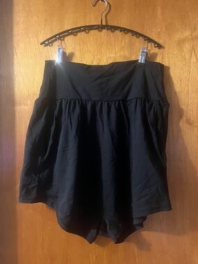Woman’s HALARA Black Athletic Shorts Large
